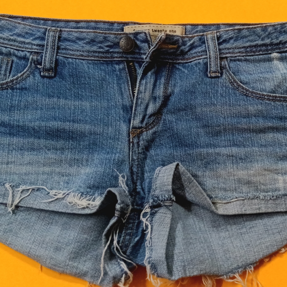 Forever 21 distressed shorts jeans